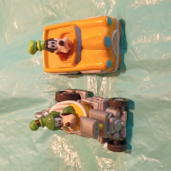 BUNDLE of Disney Mickey Mouse and Friends Vehicles and Talking Plushes - Picture 5 of 17